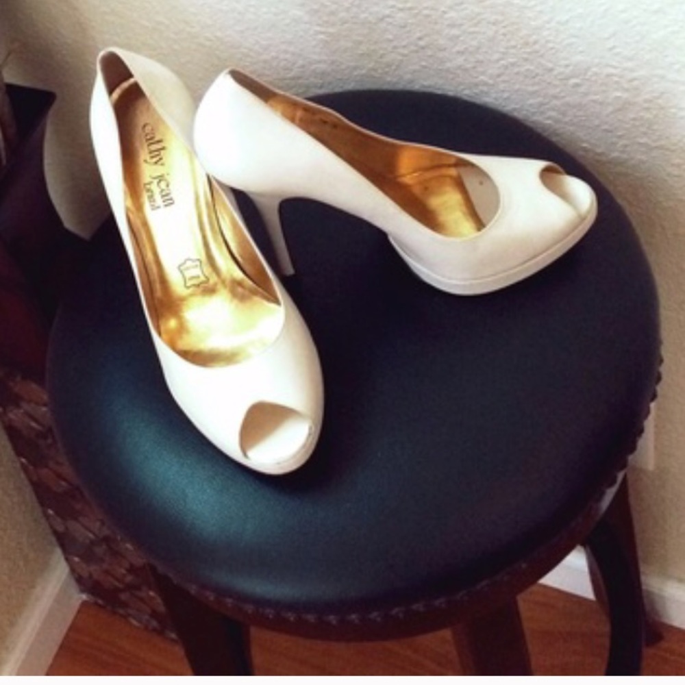 👠Authentic Leather Ivory Peep Toe Heels 5"👠